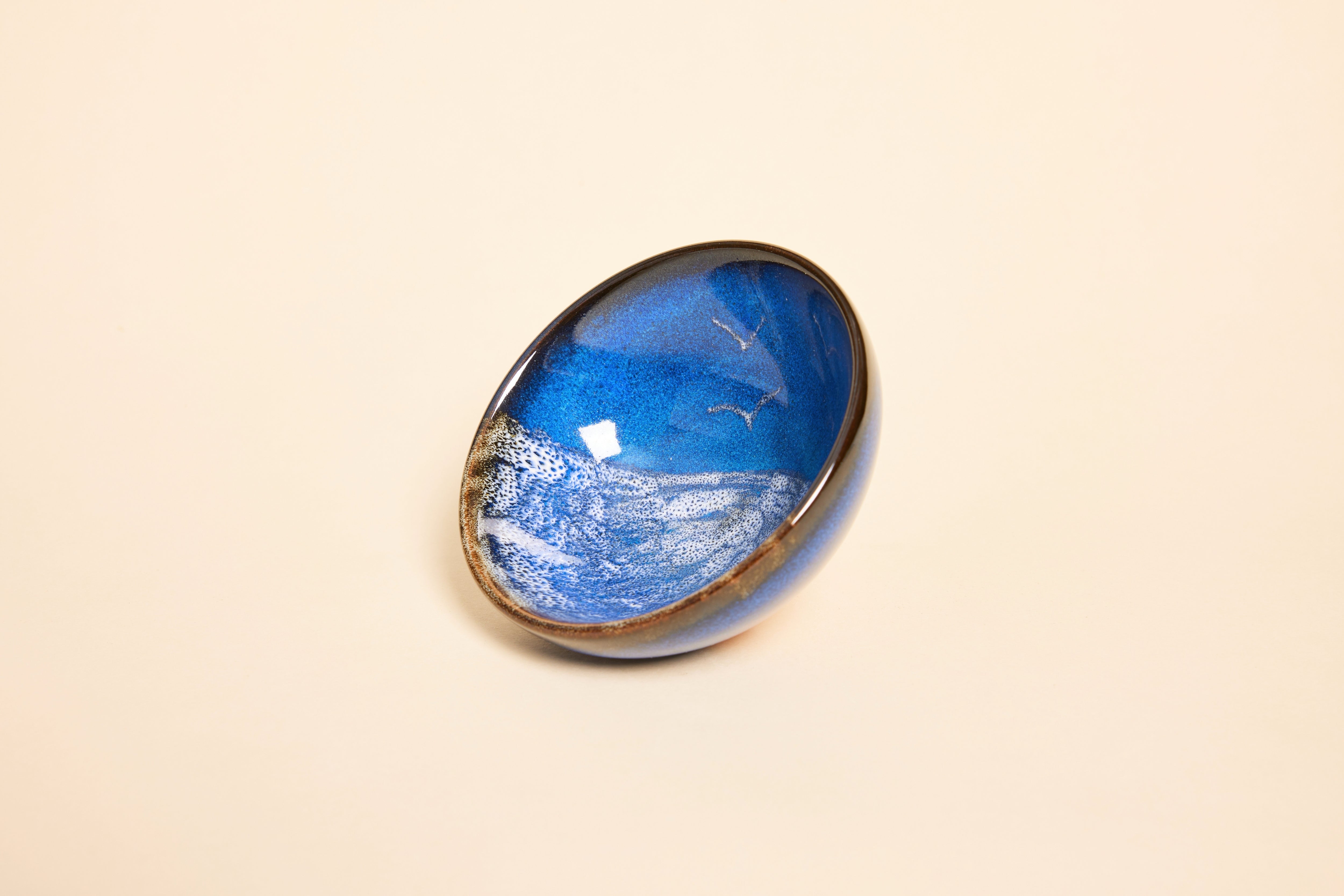 Blue glaze Jian ware tea cup with Mount Fuji design